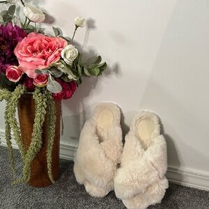 Cozy Cream Faux Fur Slippers